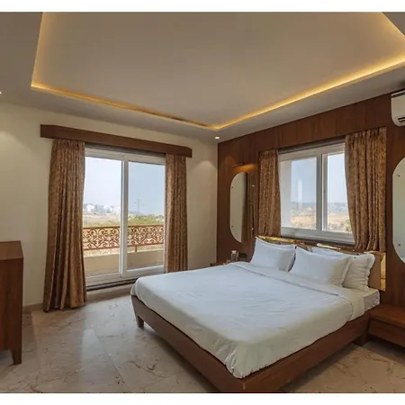 Mountain Glory 8Bhk By Tensorstays, Pool & Theater-2